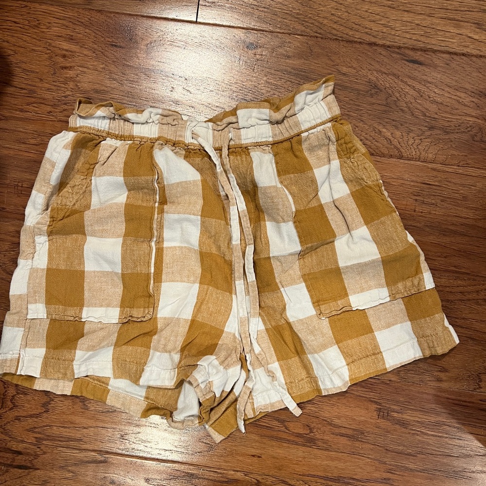 Plaid Women's Shorts in Tan and White